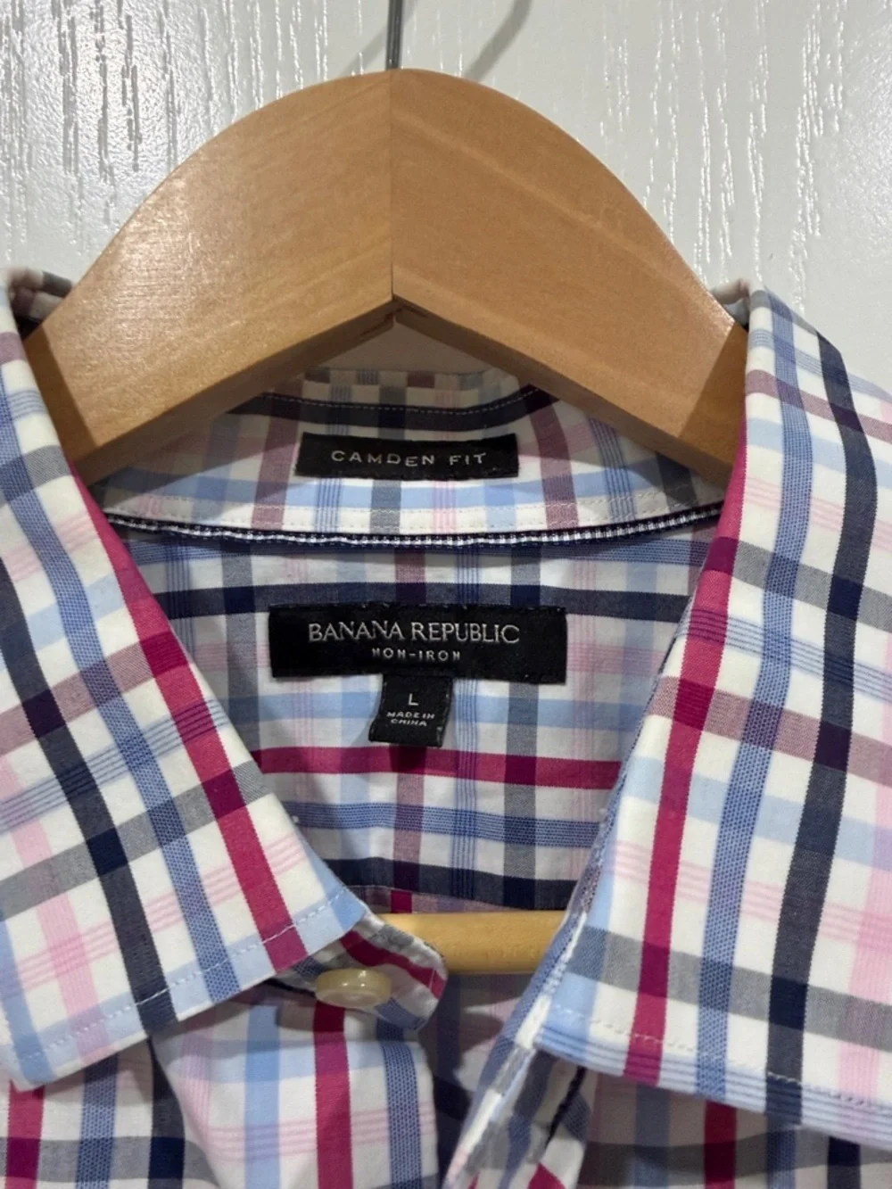 Banana Republic Camden fit White Button-Down Shirt w/ Blue & pink Plaid non iron